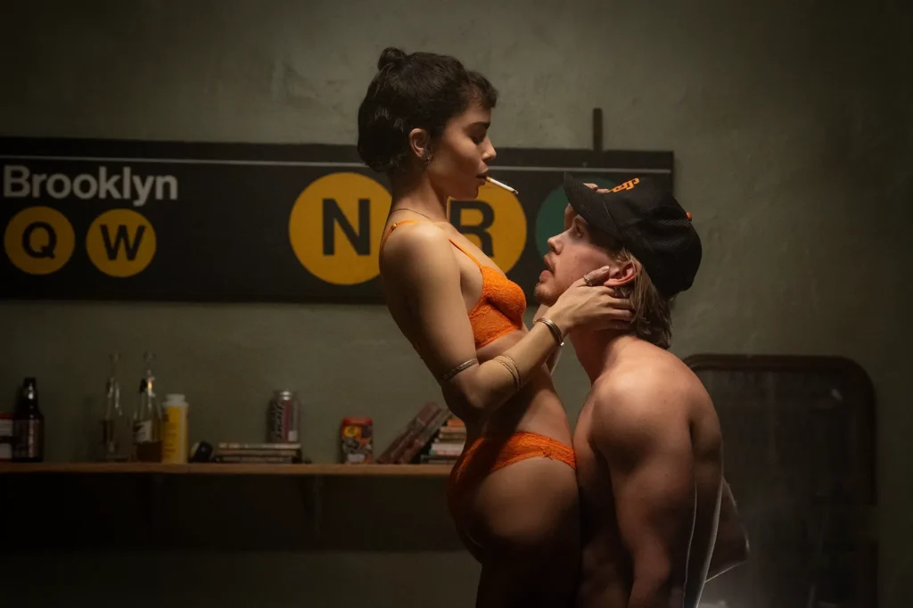 Caught Stealing First Look Austin Butler Runs Wild in First Look at Darren Aronofsky’s